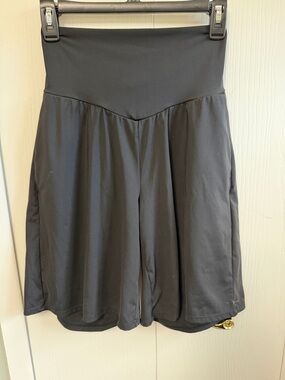 HALARA Black High-Waist Flow Skort